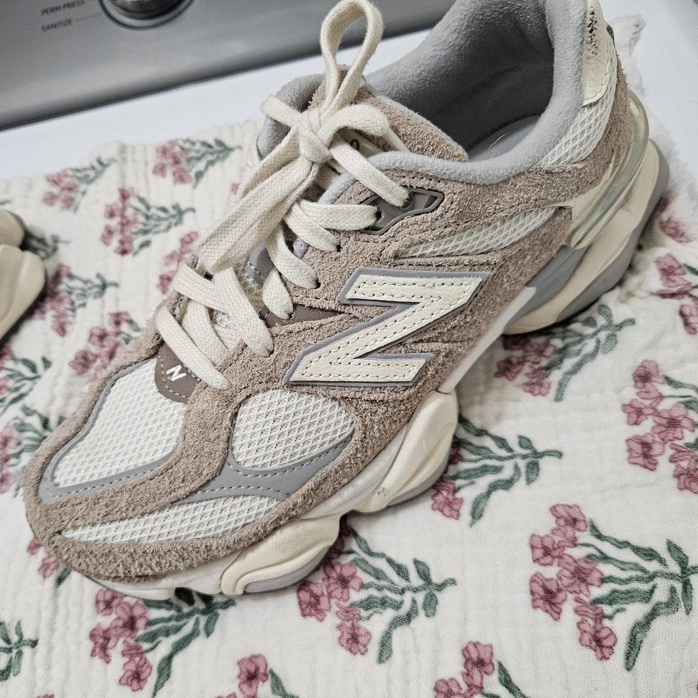 New Balance 9060 - Picture 5 of 8